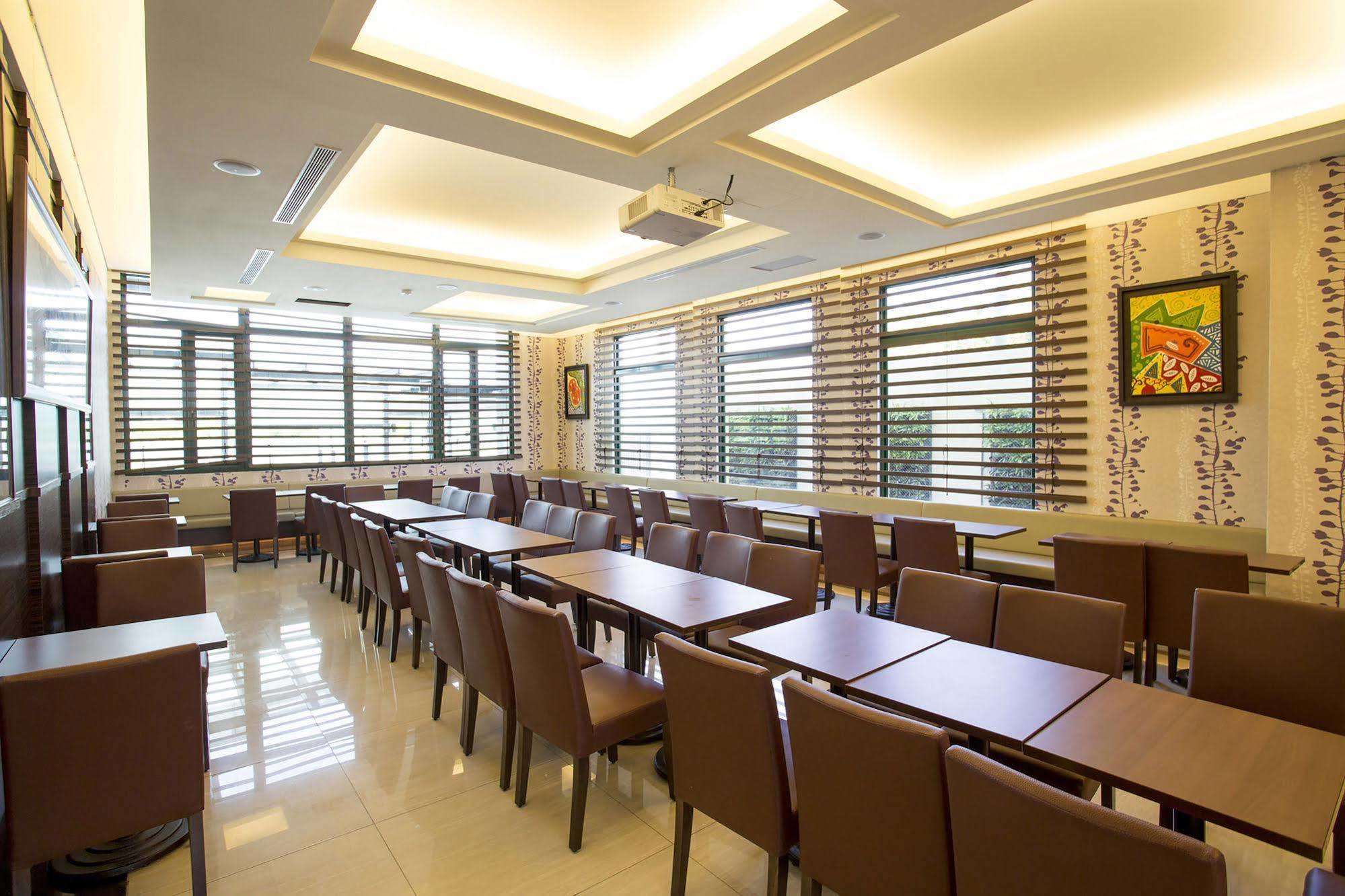 Naruwan Galaxy Hotel T'ai-tung Kültér fotó