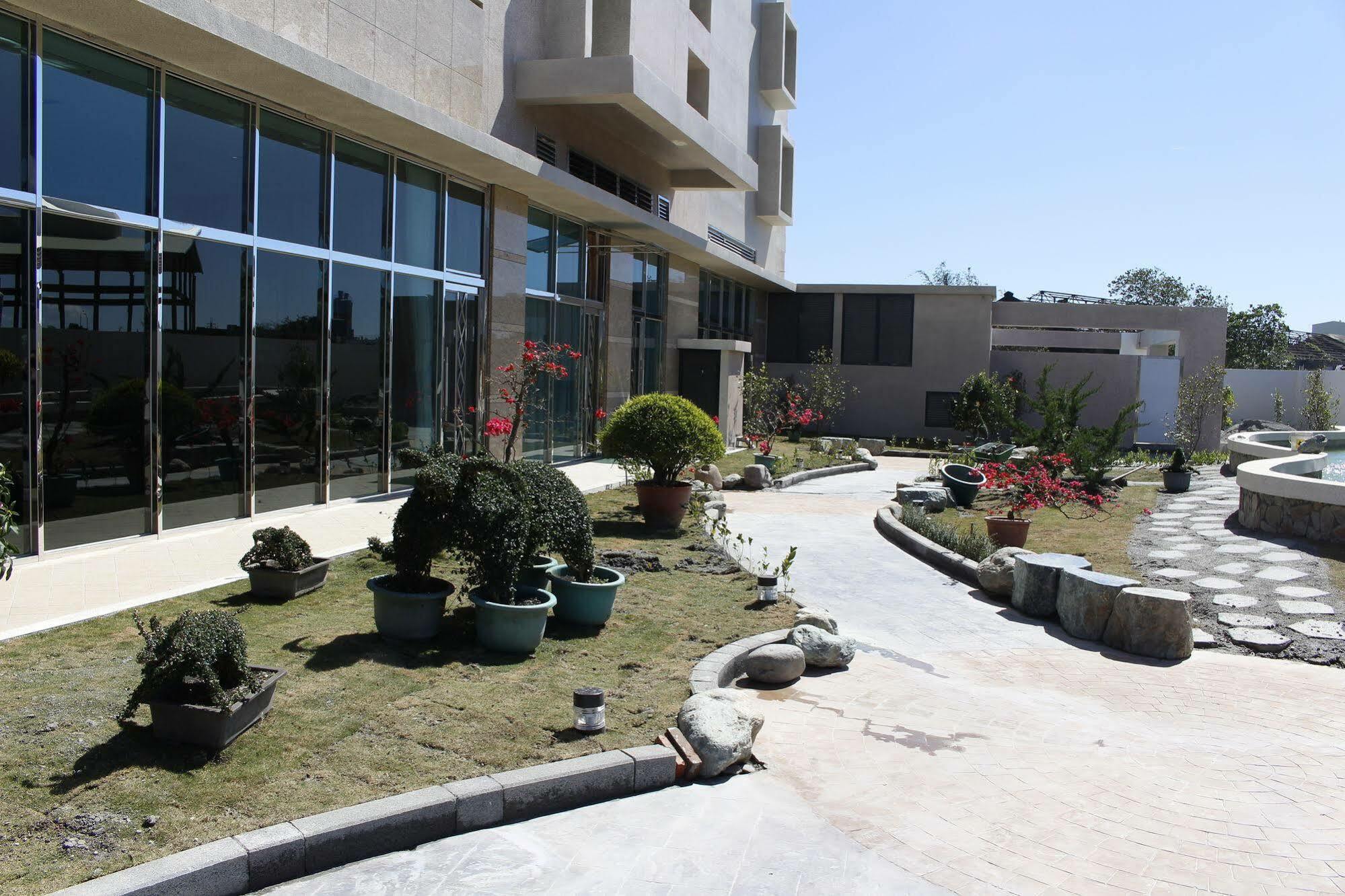 Naruwan Galaxy Hotel T'ai-tung Kültér fotó